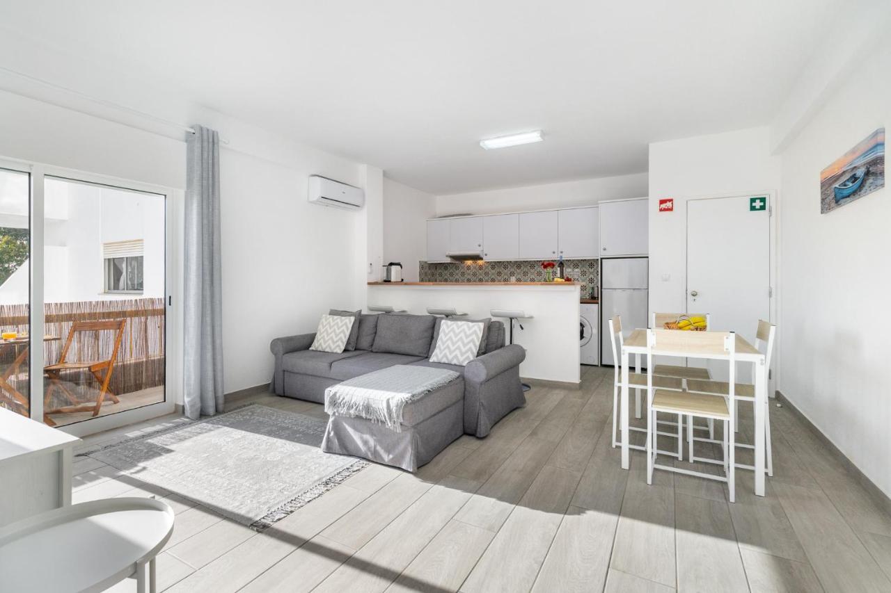 Apartamento Cor Do Mar - Sunny, Clean And Spacious Apartment With Sea View, In Alvor - Very Close Walking Distance To The Beach And Alvor Village Extérieur photo